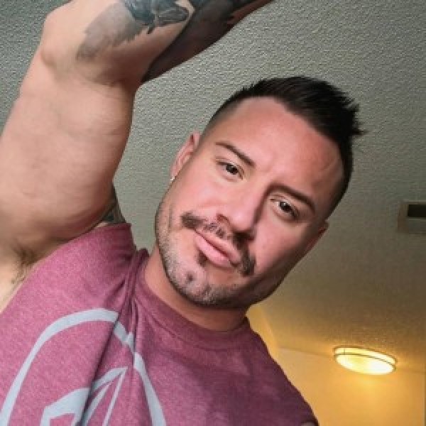 Xtudr - Frank_: I’m a professional gym instructor and body massager 
MASTER