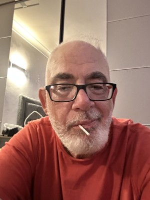 Xtudr - ffozzybear: 6’2”  not sure about weight lost a bit lately about 105kl no oil painting at 63yo what would you expect a caring bloke I...