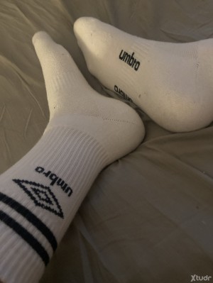 Xtudr - ZAPASTGN: I like submission, having to obey a master and above all smell well curled socks and socks.