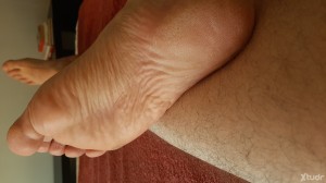 Xtudr - Footfetishpmi: Busco felpudo, mueble, reposapies,  que no se canse fácilmente. Yo un 43 y con sitio en Palma centro. NO ME INTERESAN...