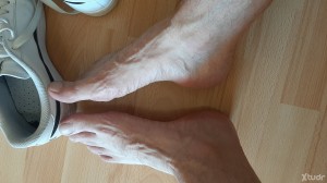 Xtudr - Footfetishpmi: Busco felpudo, mueble, reposapies,  que no se canse fácilmente. Yo un 43 y con sitio en Palma centro. NO ME INTERESAN...