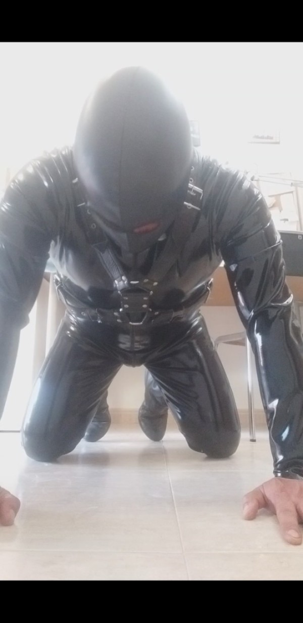 Xtudr - subbullbeefy: SUB FOR DOMS LEATHER  BIG MASSIVE MEN
I don't show my face because I have a public job and I live in a non-urban area ...