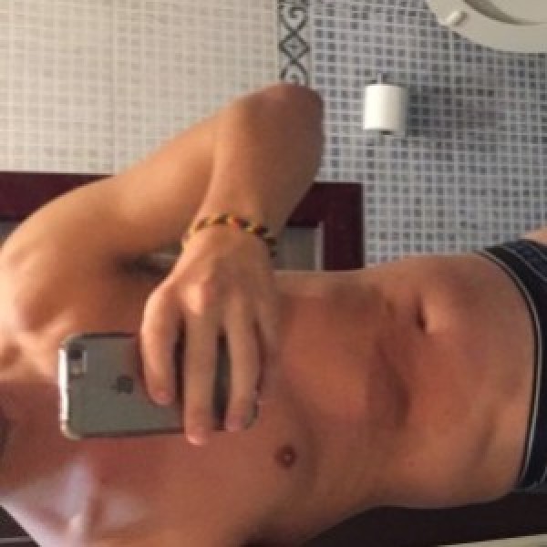 Xtudr - Blondiepig: Buenas! Yo cerdo joven y discreto, buscando tío masculino cerdo y joven para cerdeo de todo tipo. Abierto a todo tipo de...