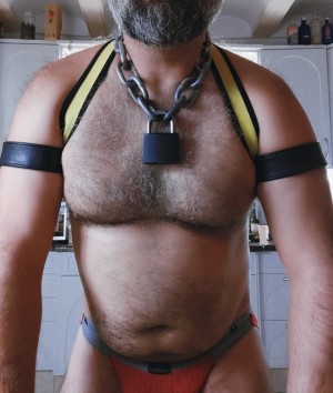 Xtudr - slutpigbear: Soy un perro obediente y tragón me gusta que me usen y degraden a petición del amo , normalmente es el quién decide si ...