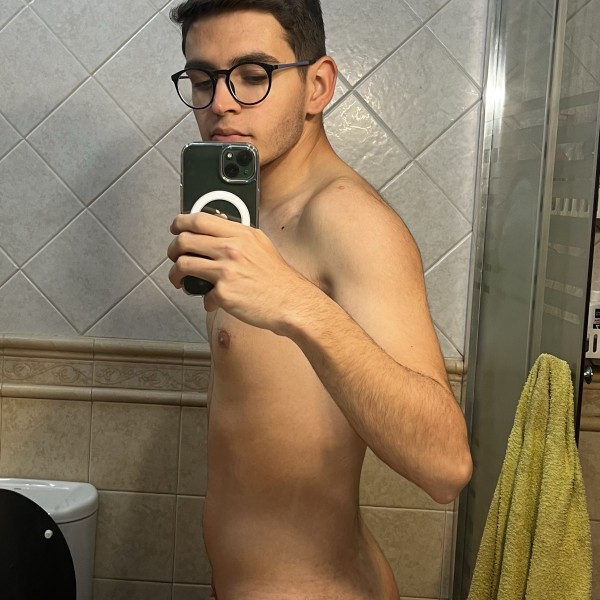 Xtudr - sumisaalm: Aquí pasiva sumisa buscando una relación con un macho dominante, posesivo, controlador y machista
X @jsubguy