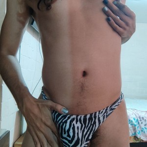 Xtudr - kitsune07: Soy joven de 25 años de mente abierta,  me gustaría conocer a un amo con quien poder tener sesionar. 
Lo siento pero no m...