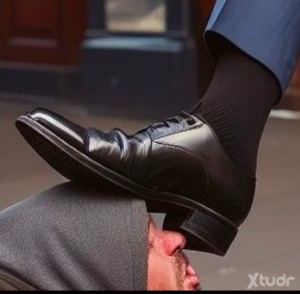 Xtudr - FootRubSlave: Submissive guy👞👔🦶🏻into worship FEET…
Looking for a DOMINANT BEAR BOSS for take care your Barefoot , Shoes or Socks in ...