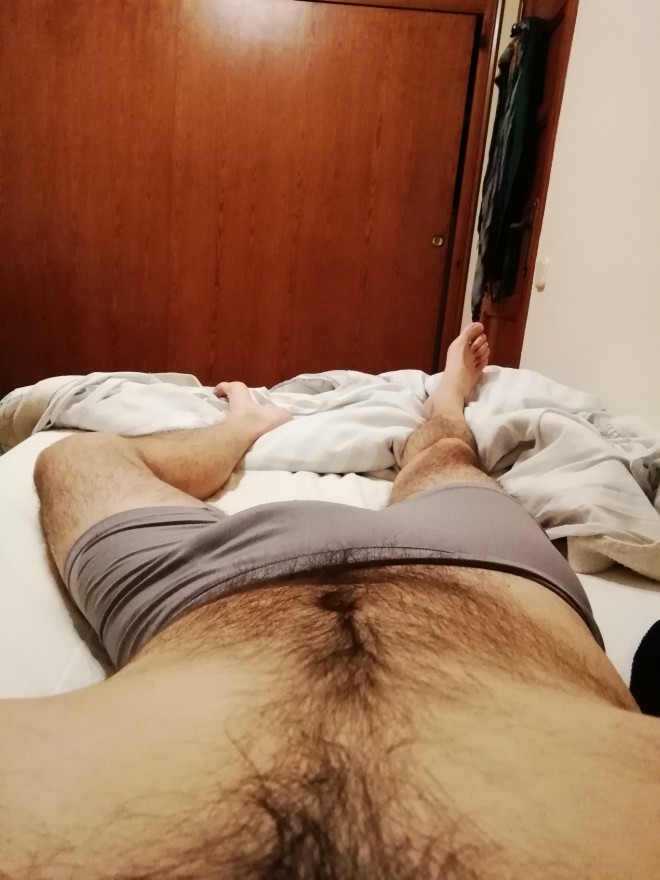 Xtudr - Sexvacaciones Busco hombre maduro o muy maduro que me acoja unos días las próximas vacaciones de pascua en cualquier localidad de costa. Conpartir actividades, compañia, morbo, sexo... Yo, culto, honesto, bienhumorado, atento y complaciente.