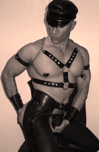 Xtudr - LeatherandMuscles  