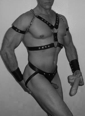 Xtudr - LeatherandMuscles  