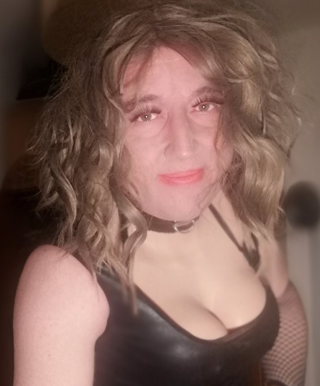 Xtudr - Travestis, andróginos, cds, transexuales Hola, soy Crossdresser madura sumisa.
Busco machos/chulos con ganas de usarme, moldearme y tal vez prostituirme.
Hablo 4 idiomas.
Dispuesta a obedecer y complacer a quien me ordenen, sin manías.
Yo lo haria por placer.
Tambien para grabar videos.
Estoy en Barcelona, y no dispongo de sitio, ni de coche.