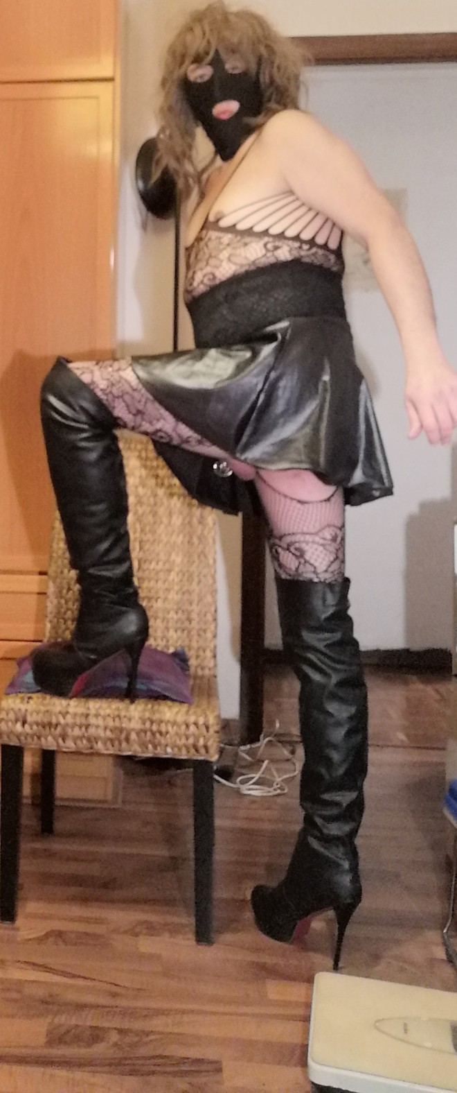 Xtudr - putitas buscando pollones negros o blancos Hola, soy Crossdresser madura sumisa.
Busco machos/chulos con ganas de usarme, moldearme y tal vez prostituirme.
Hablo 4 idiomas.
Dispuesta a ser compartida, cedida, etc., sin manías.
Yo lo haria por placer.
Tambien para grabar videos.
Estoy en Barcelona, y no dispongo de sitio, ni de coche.