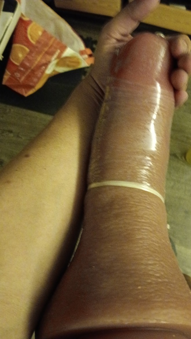 Xtudr - Folladas solo dildos BCN Hola! Quien quiere dildearme? Yo tengo un par de dildos; mejor si tenéis más grandes.
Quien se anima?